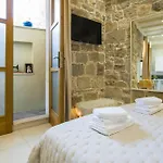 Hidden Luxury 2br With Terrace Apartment *