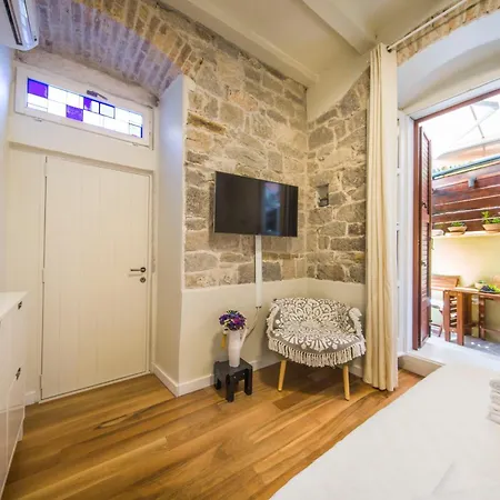 Hidden Luxury 2br With Terrace Apartment