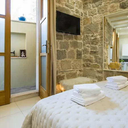 Hidden Luxury 2br With Terrace Apartment *