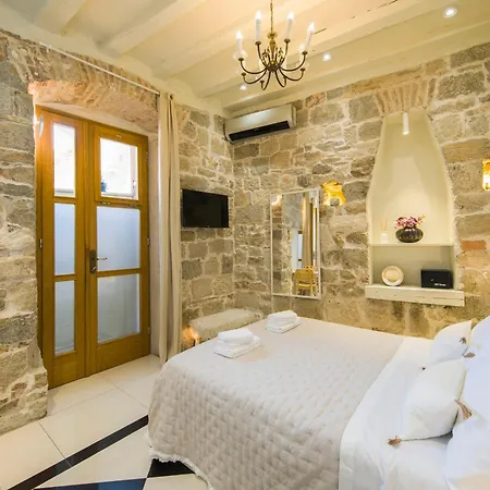 Hidden Luxury 2br With Terrace Apartment *