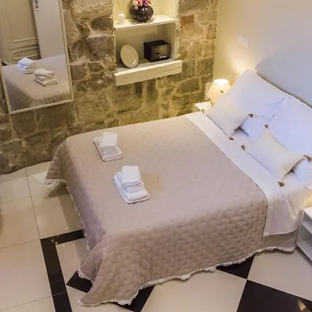Hidden Luxury 2br With Terrace Apartment