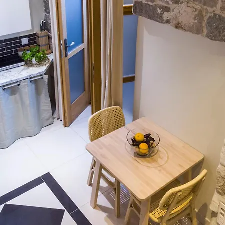 Hidden Luxury 2br With Terrace Apartment