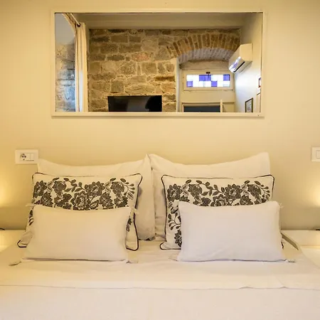 Апартаменти Hidden Luxury 2br With Terrace *
