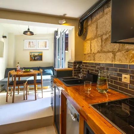 Апартаменти Hidden Luxury 2br With Terrace *