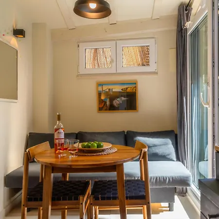 Апартаменти Hidden Luxury 2br With Terrace
