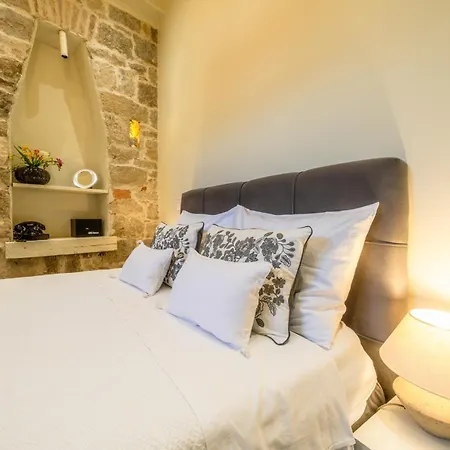 Апартаменти Hidden Luxury 2br With Terrace *