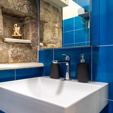 Апартаменти Hidden Luxury 2br With Terrace Спліт