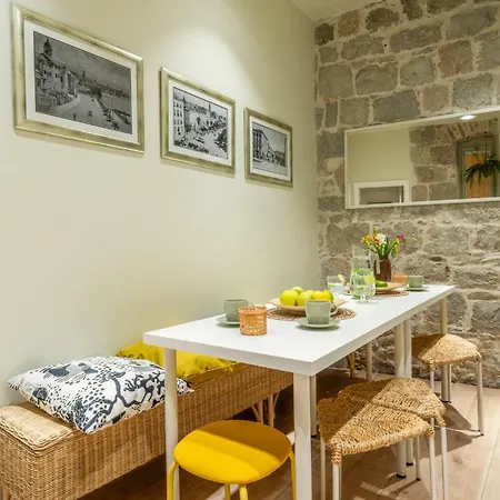 Апартаменти Hidden Luxury 2br With Terrace *