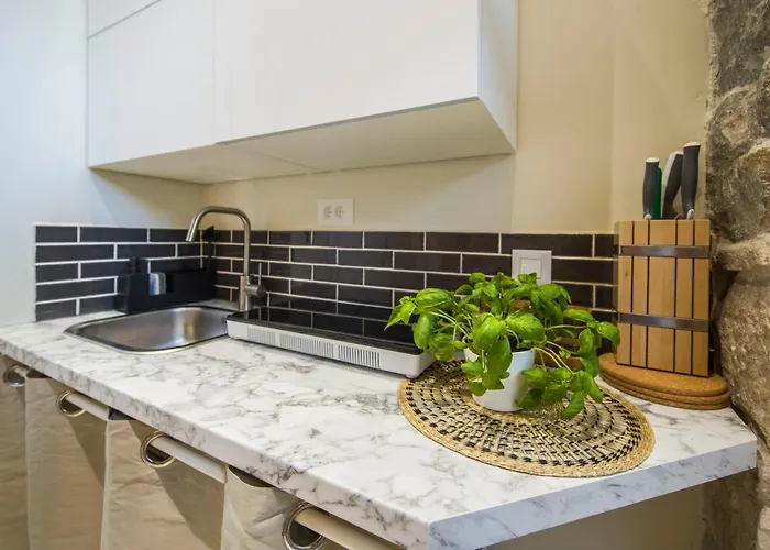 Hidden Luxury 2br With Terrace Apartment *